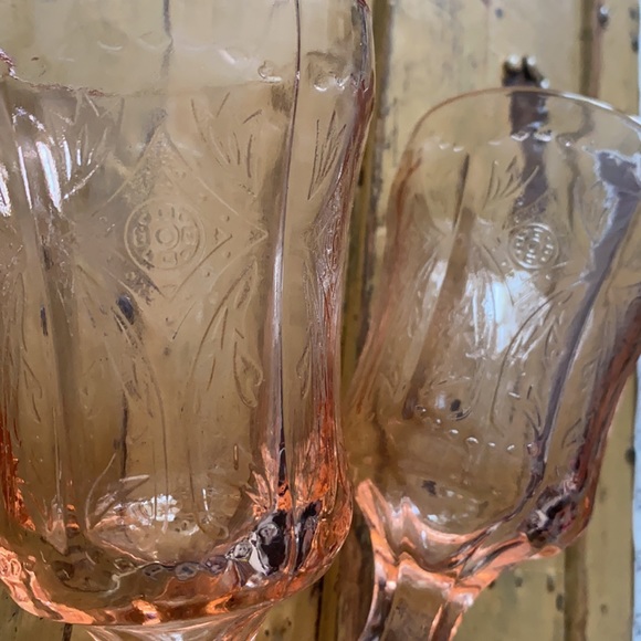 VINTAGE BLUSH PINK CARNIVAL GLASS GOBLET GLASS SET - Picture 7 of 11